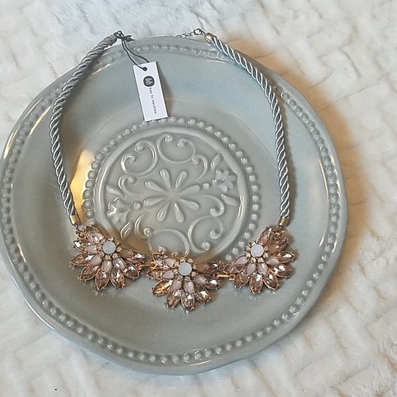 Bay to Baubles Jewelry - Bay to Baubles floral crystal necklace